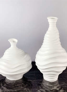 黑白色现代简约波浪条纹树脂异形花瓶摆件家居客厅酒店会所装饰品