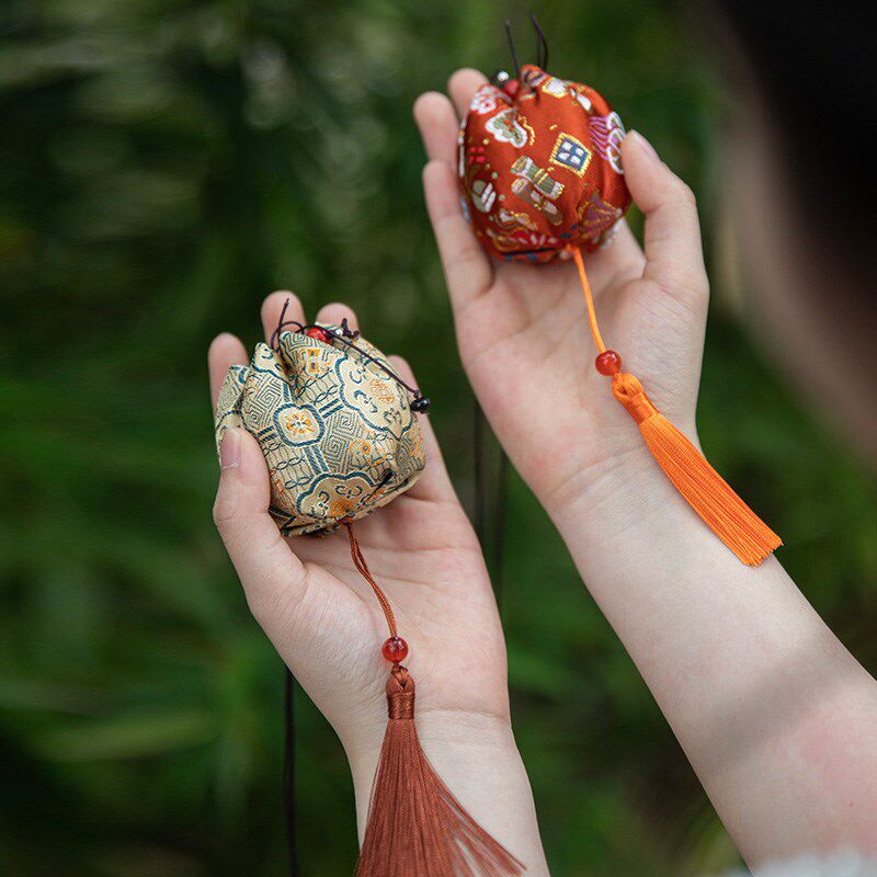 古风艾草小笼包香囊挂件薰衣草香包吊饰宋锦荷包配饰可挂脖换香料