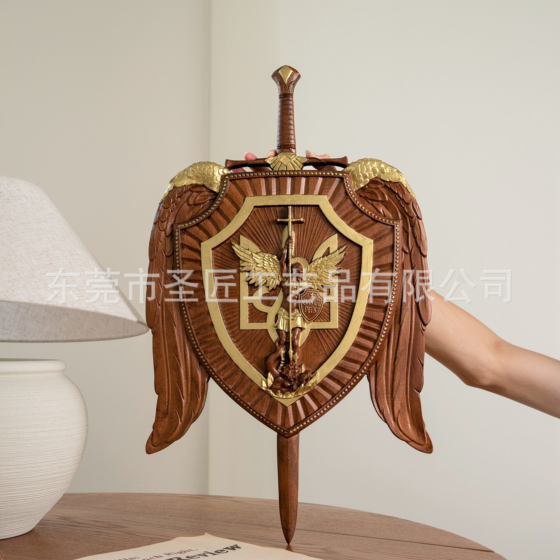 大天使之剑盾牌圣迈克尔圣剑弥额尔墙挂木雕西方人物雕刻工艺品