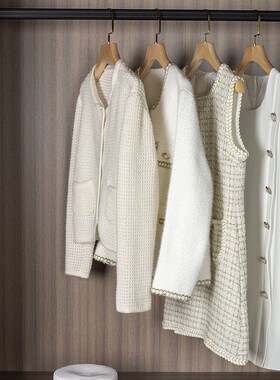 【男女服饰组合】样板房衣帽间主卧衣柜衬衣西服裙子设计师款摆件