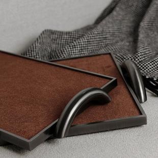 样板间棕色金属皮革轻奢托盘软装 售楼处衣帽间洗手台收纳饰品摆件