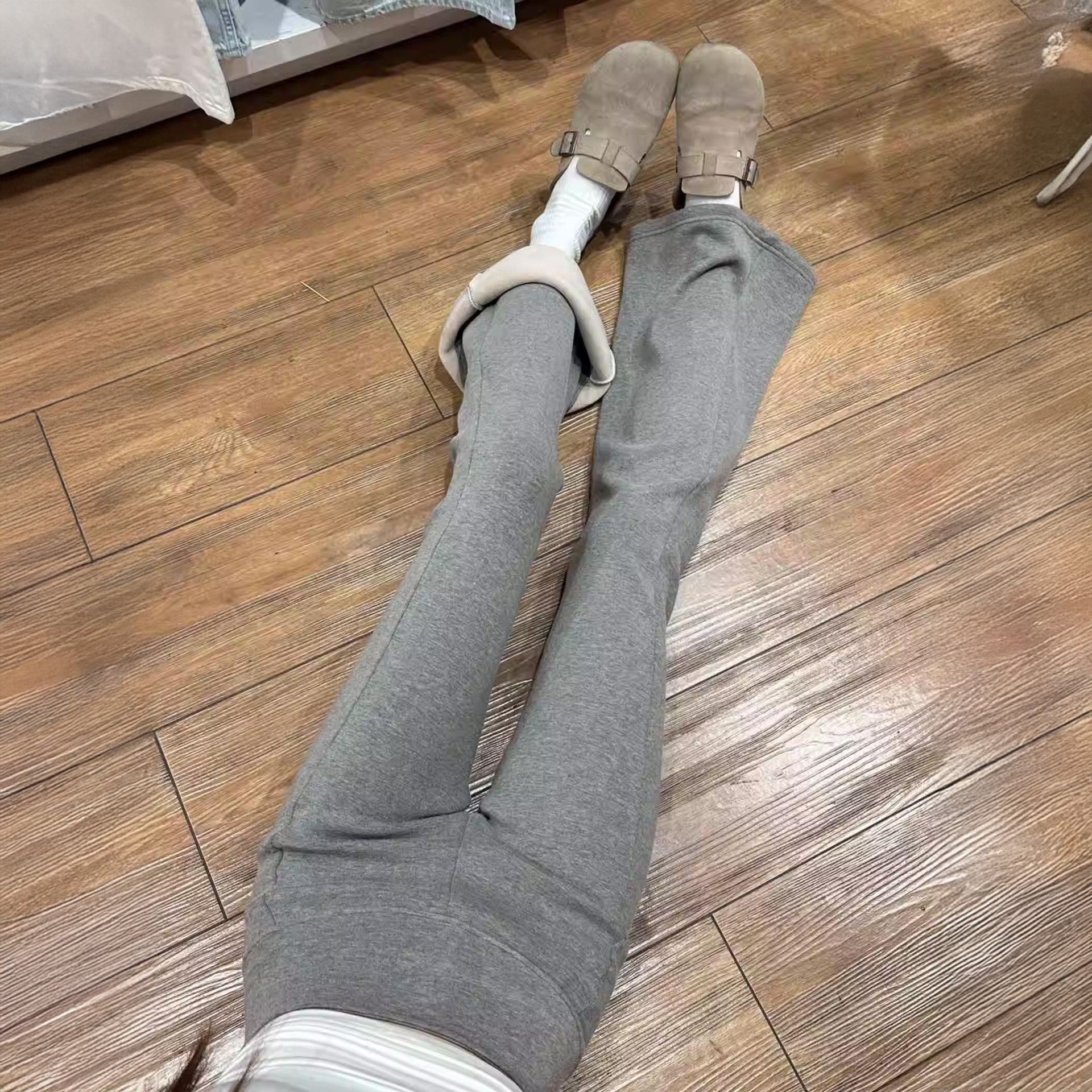 灰色加绒微喇叭裤女秋冬季