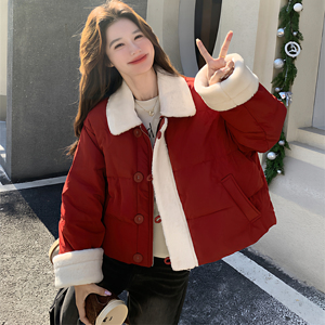 圣诞红羊羔毛翻领羽绒服女冬