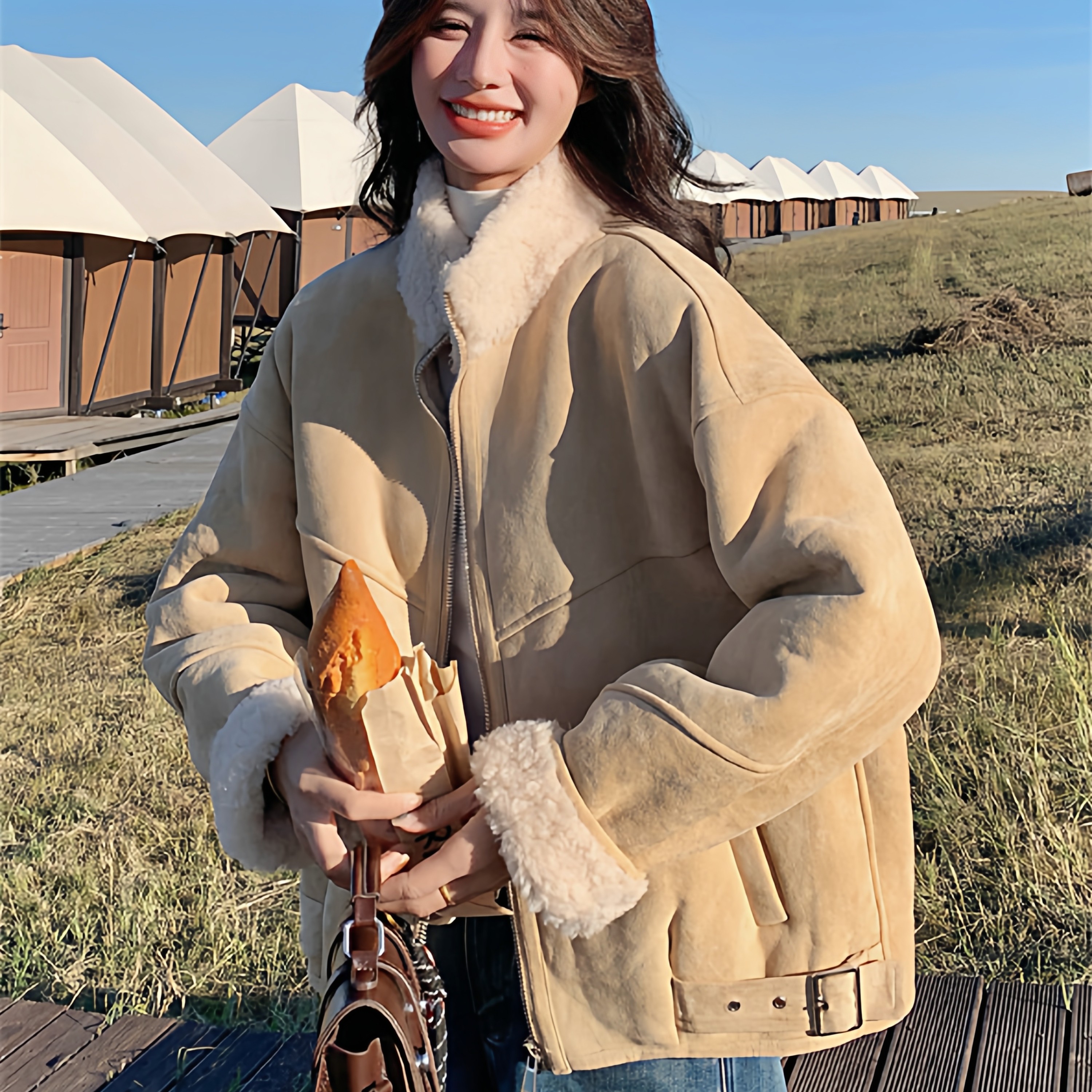 卡其色软糯皮毛一体羊羔毛外套