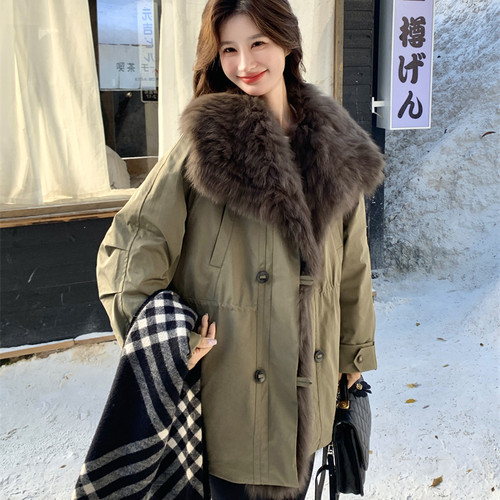 军绿毛绒翻领白鸭绒派克羽绒服