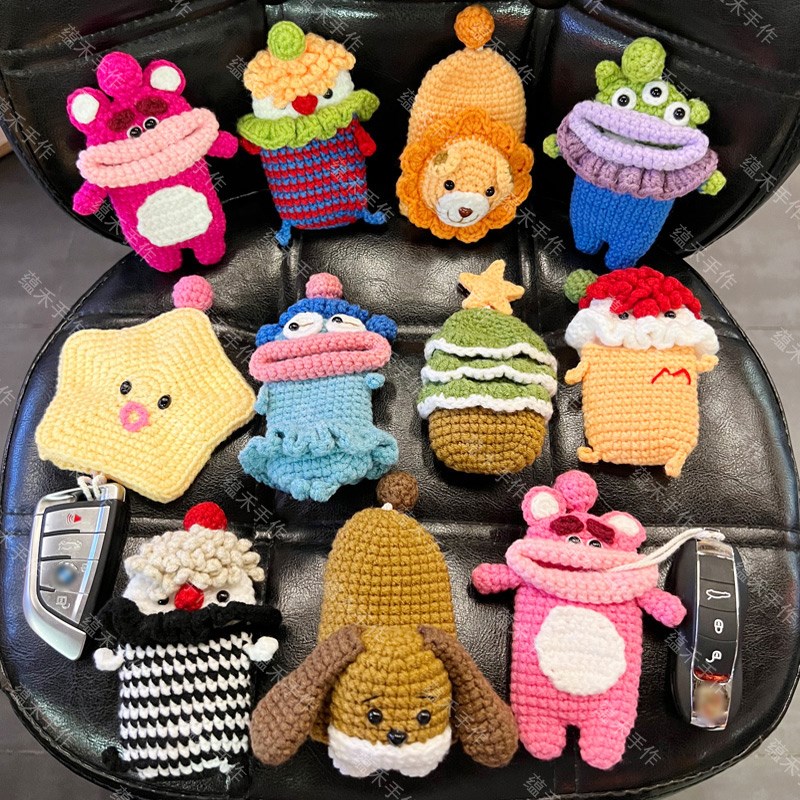 网红香肠嘴汽车钥匙包可爱卡通草莓熊钥匙套抽拉式毛线钥匙保护套