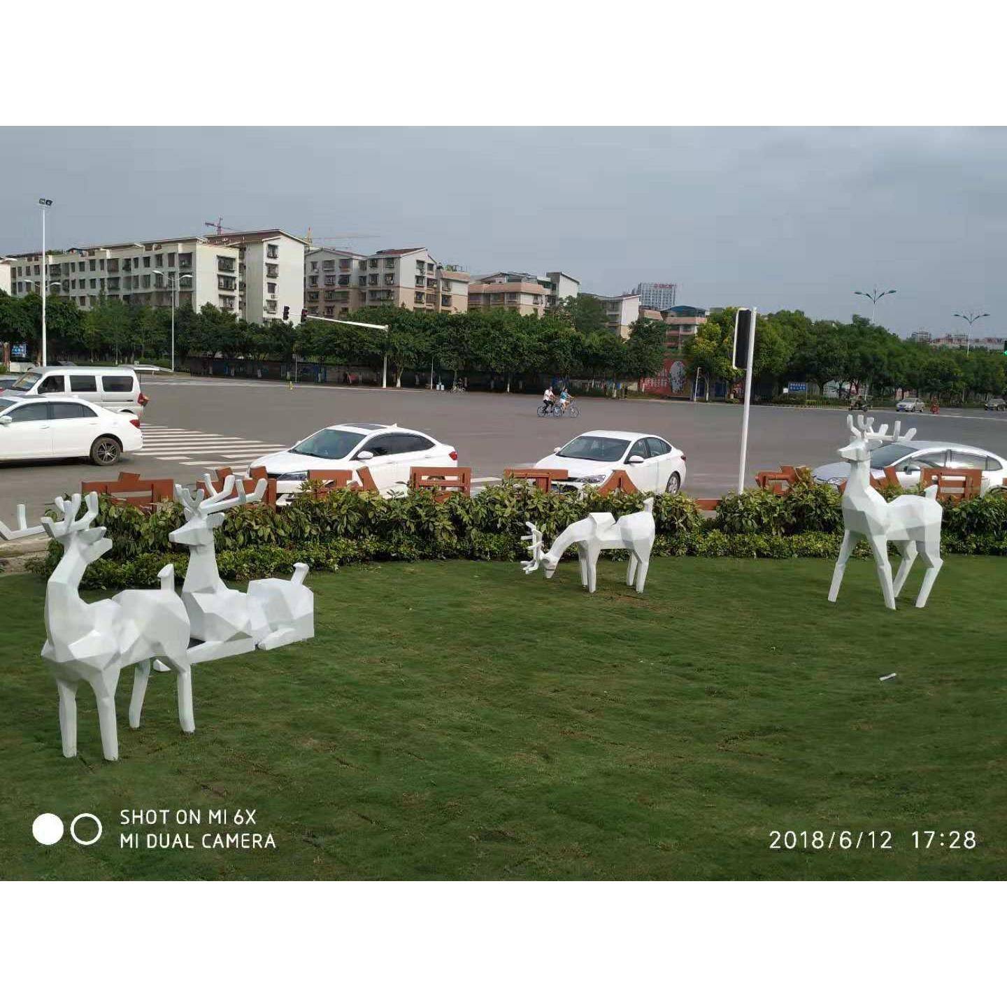 玻璃钢菱形鹿组合雕塑 几何线条鹿雕塑 现成玻璃钢模具雕塑