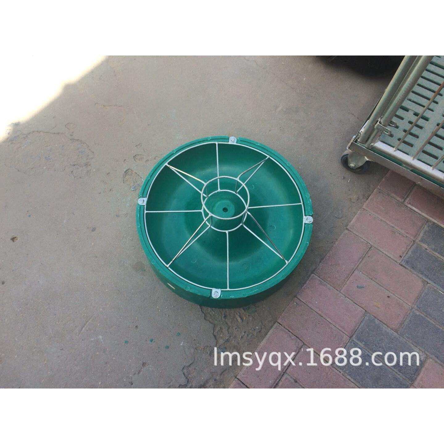 仔猪教料槽圆形小猪用补料槽母猪产床复合圆型猪用食槽子