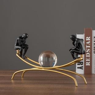 现代欧式家居饰品摆件样品房装饰金属沉思者摆件书房客厅几何装饰