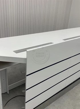 白色烤漆少年法庭桌椅智慧家事y法庭桌无纸化法官桌自动法院办公