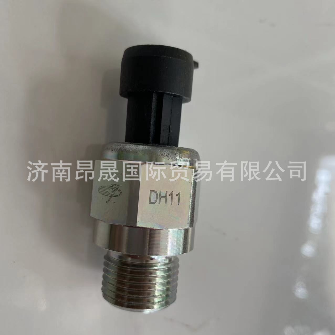 中国重汽 玉柴发动机J1A15-3800200 机油压力感应器 感应塞 出口