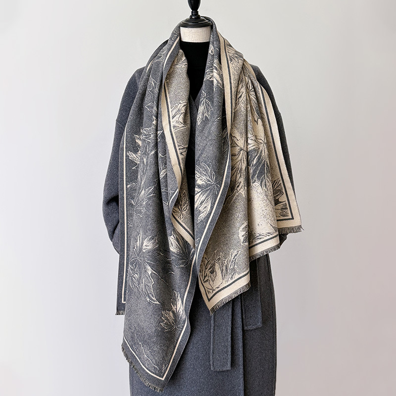 2024秋冬新款仿羊绒枫叶复古风高级纹理印花双面保暖围巾披肩外搭