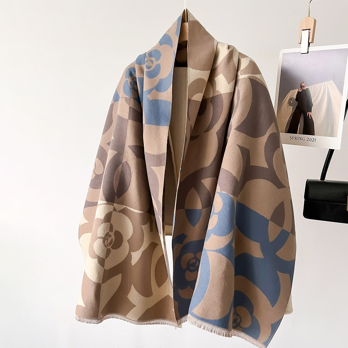 山茶花小香风秋冬新款双面印花加厚保暖披肩仿羊绒学生斗篷御寒女