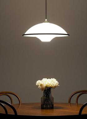 丹麦北欧白色简洁餐厅厨房吊灯现代简约创意个性艺术客厅LED灯具