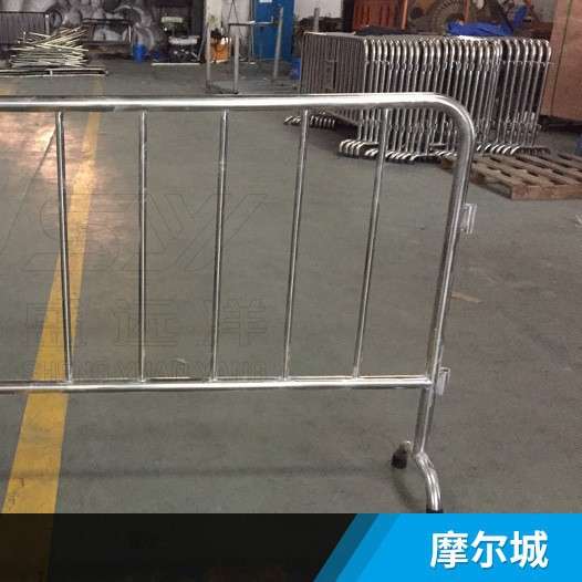 严选盛远洋 广告牌不锈钢铁马 深圳摩尔城项目案例