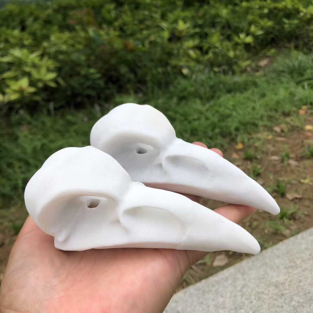 天然水晶雕刻汉白玉乌鸦头骨水晶工艺品摆件水晶收藏礼物