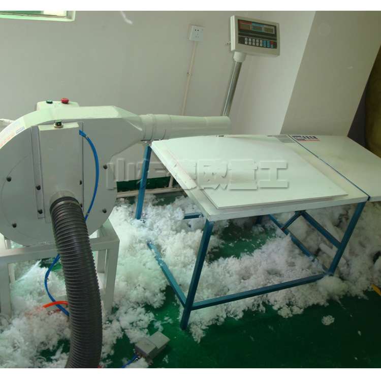 枕头抱枕海绵填充机 玩偶纳米泡沫粒充填上棉机 枕芯吹棉充绒机