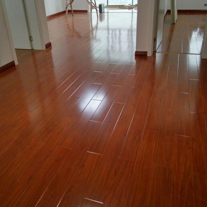 龙叶5831红色环保家用地暖金刚板强化复合地板木地板厂家直销12mm