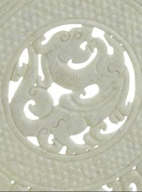 新中式家居酒店样板间玄关软装镂空雕刻桌面白色玉片玉璧摆件