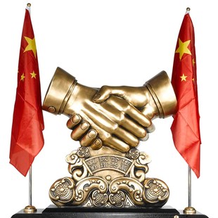 吉祥源落地握手摆件合作共赢国旗诚信企业公司老板办公室大型摆设