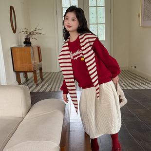 女童秋冬装 卫衣红色条纹披肩中大童新年穿搭 复古字母圆领套头长袖