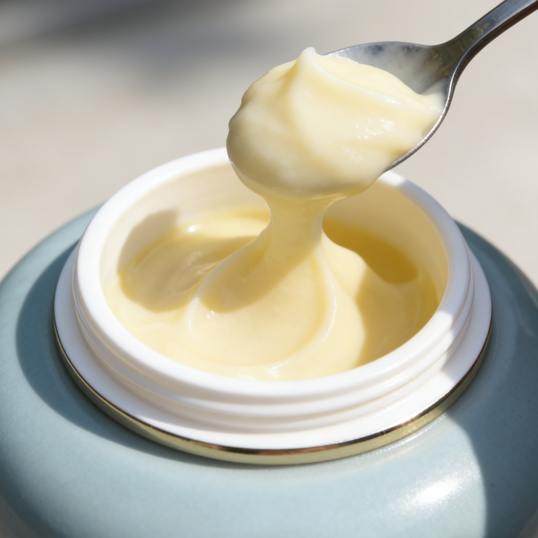 灵芝猪油膏油敷细腻滋养润白平衡水油抚皱消斑美容护肤修护膏面霜