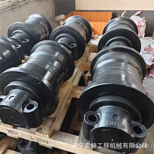 挖掘机底盘件CX210/240链条 护链架 马拉头 支重轮 连杆 零售