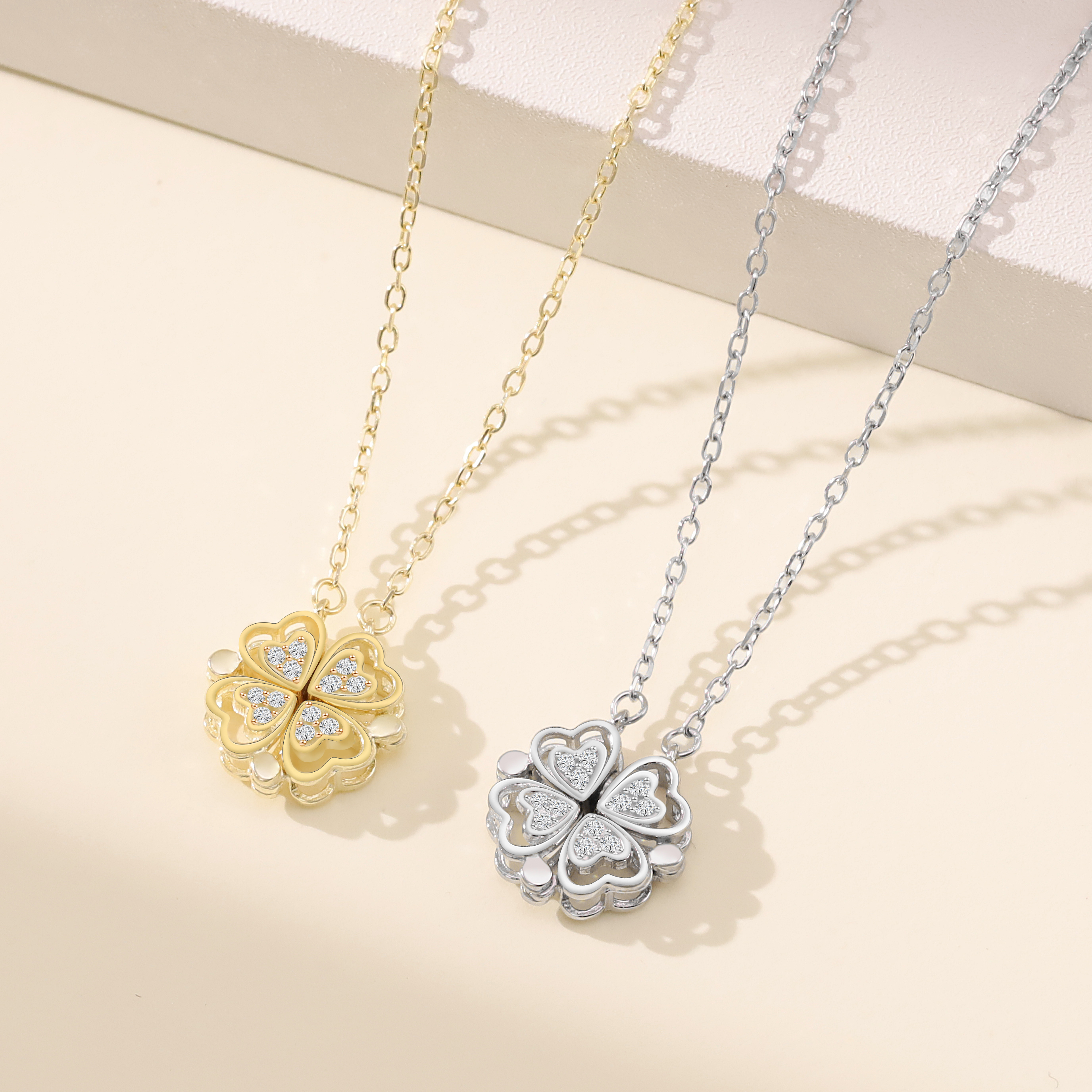 爱心镂空四叶草磁吸项链可折叠