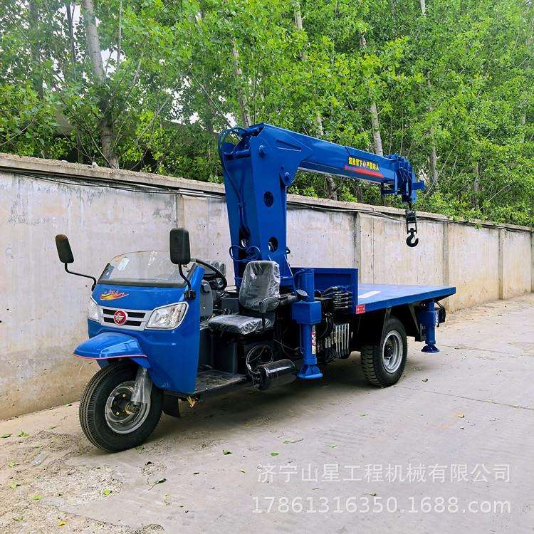 农用三轮改装随车吊 多功能柴油三马子吊车 小体积伸缩自备吊机