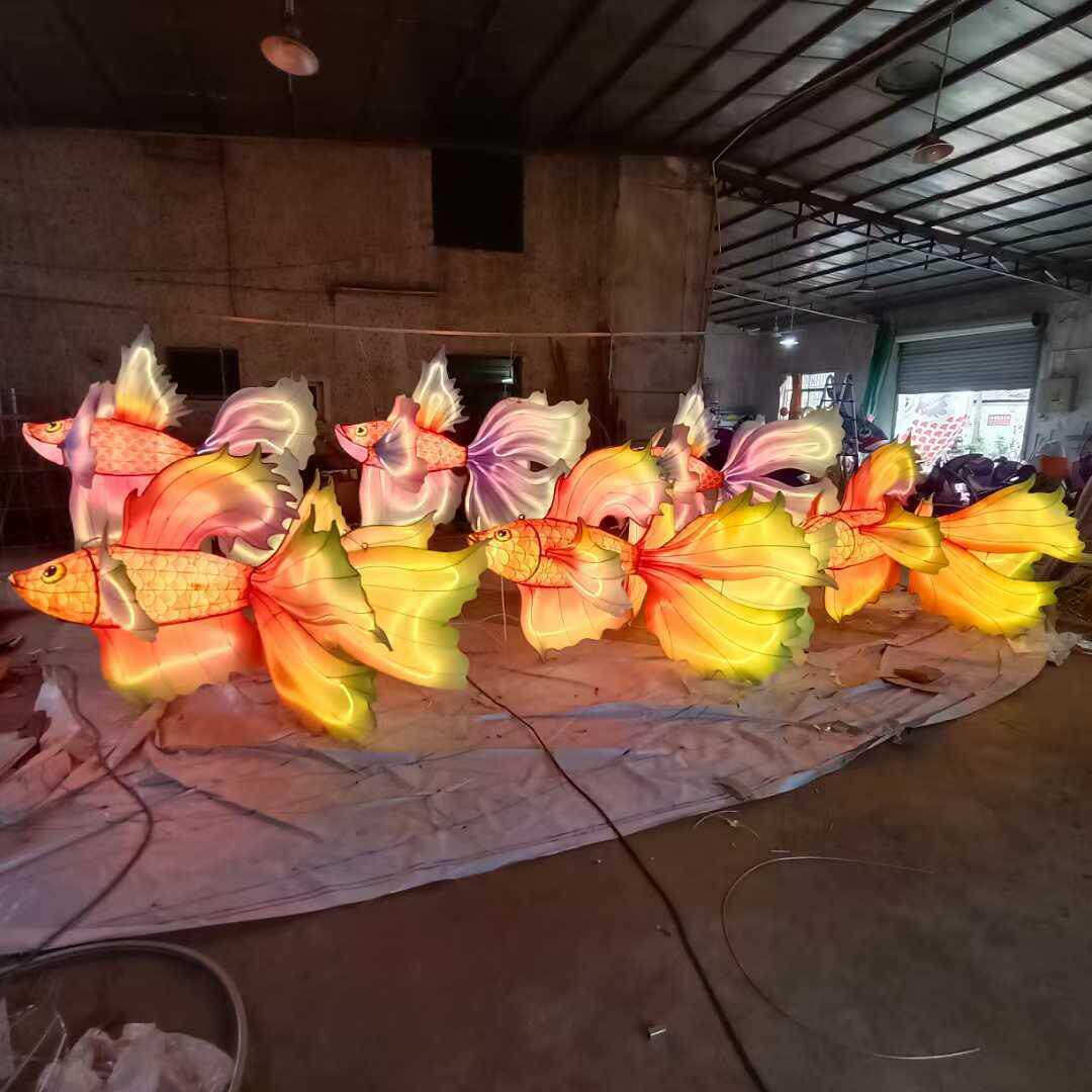 网红斗鱼卡通花灯制作 中秋元宵节商业美陈 景区户外亮化景观道具