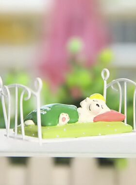 可爱卡通桌面摆件创意办公室小狗躺铁床上睡觉微景观花插拍摄道具