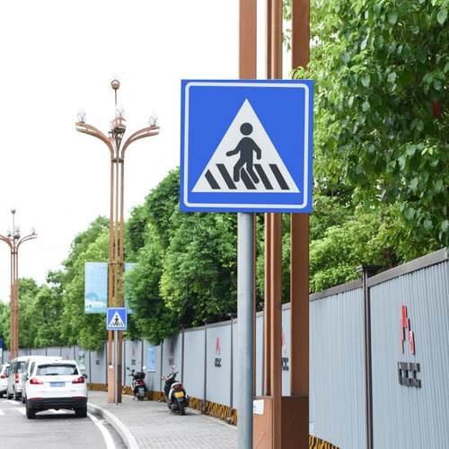 交通标志牌单柱式提示牌疏散通道警示牌导向标方向指示牌铝板反光