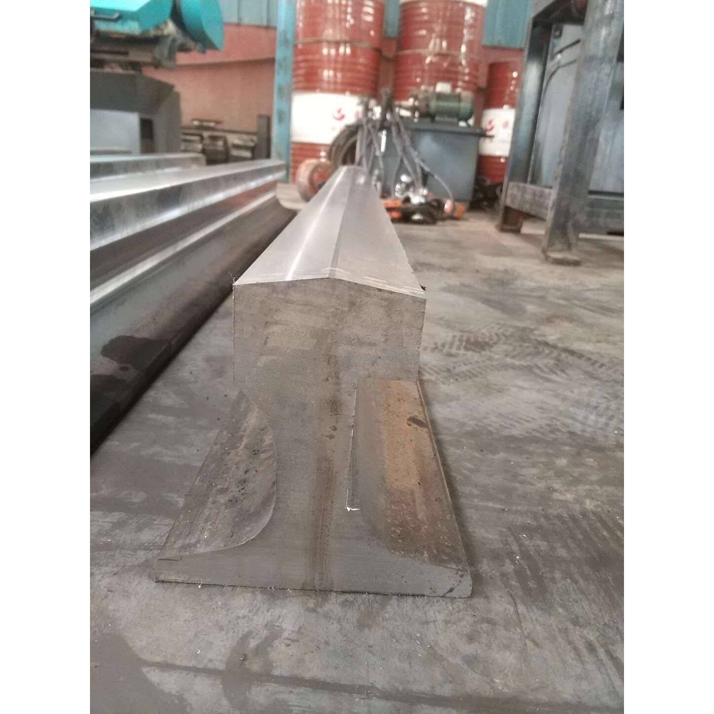 供应轻轨 重轨 起重轨 异型轨 护轮轨 可加工各种异型钢轨