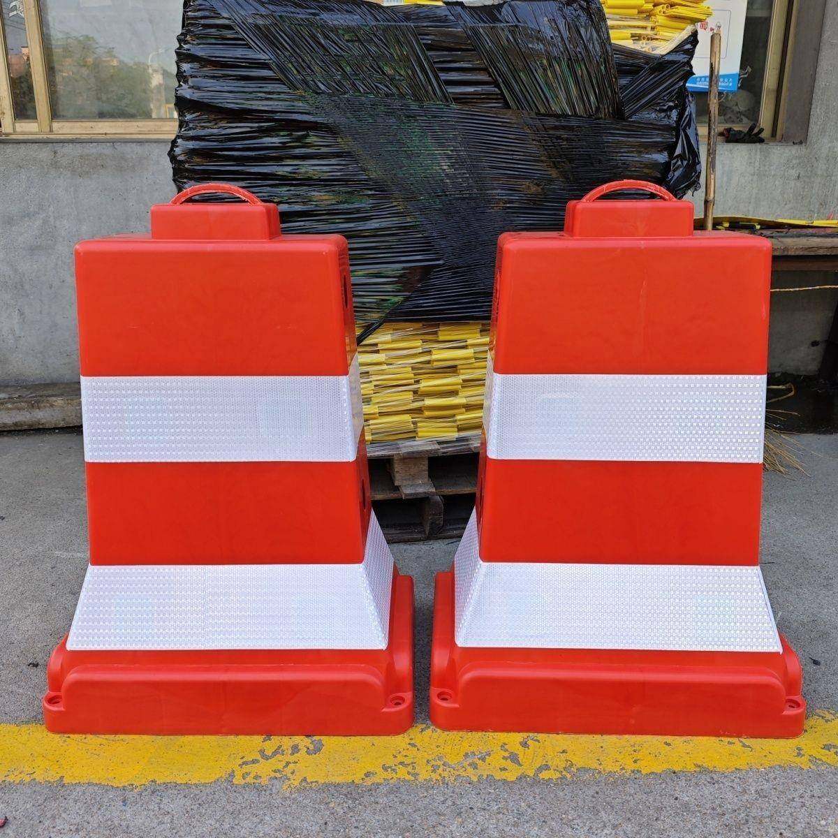 隔离墩PVC堆叠隔离墩分流水马防撞桶PE可堆叠路障隔离墩防撞桶