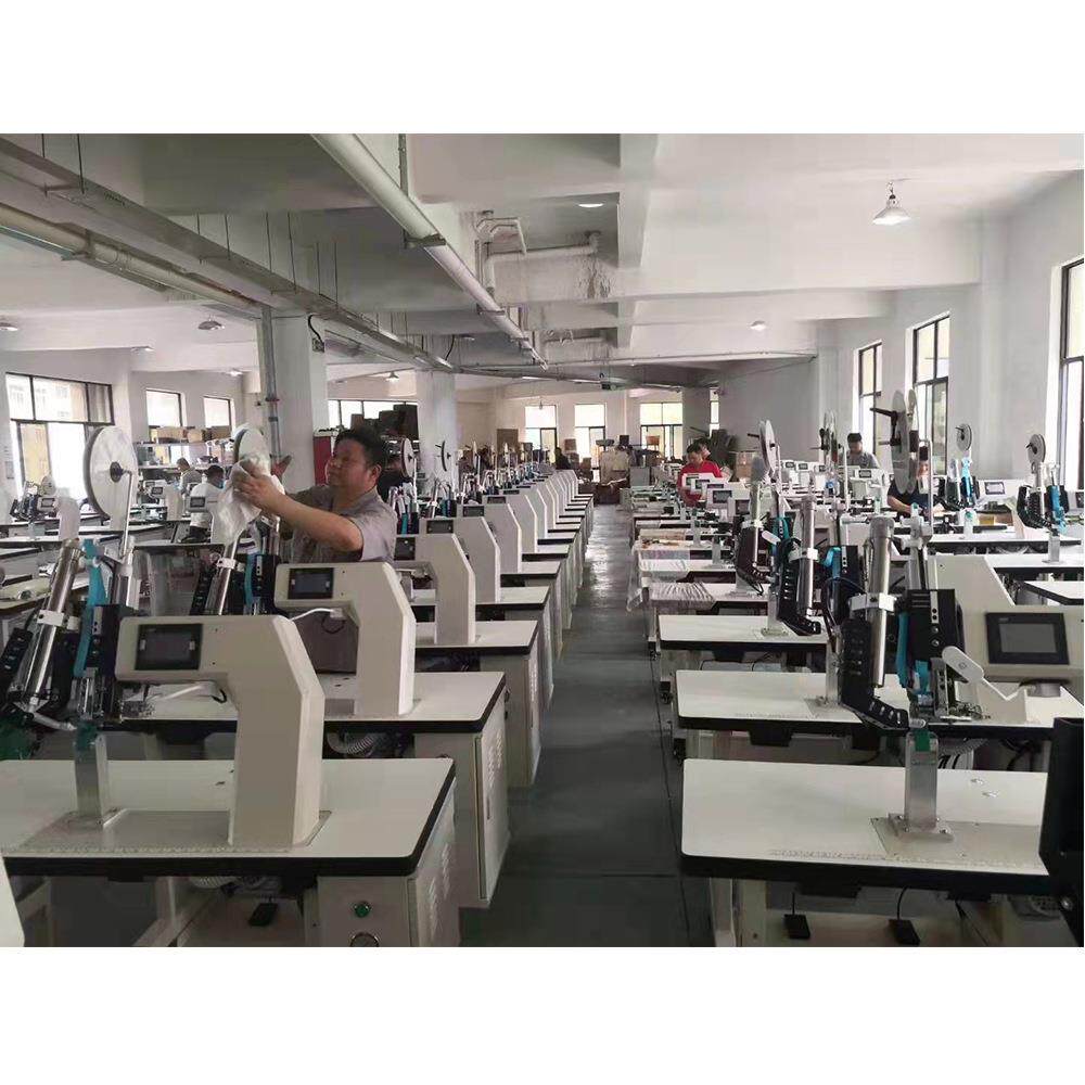 隔离防护服热风压胶机雨衣冲锋衣热风封口密封机压条粘合机