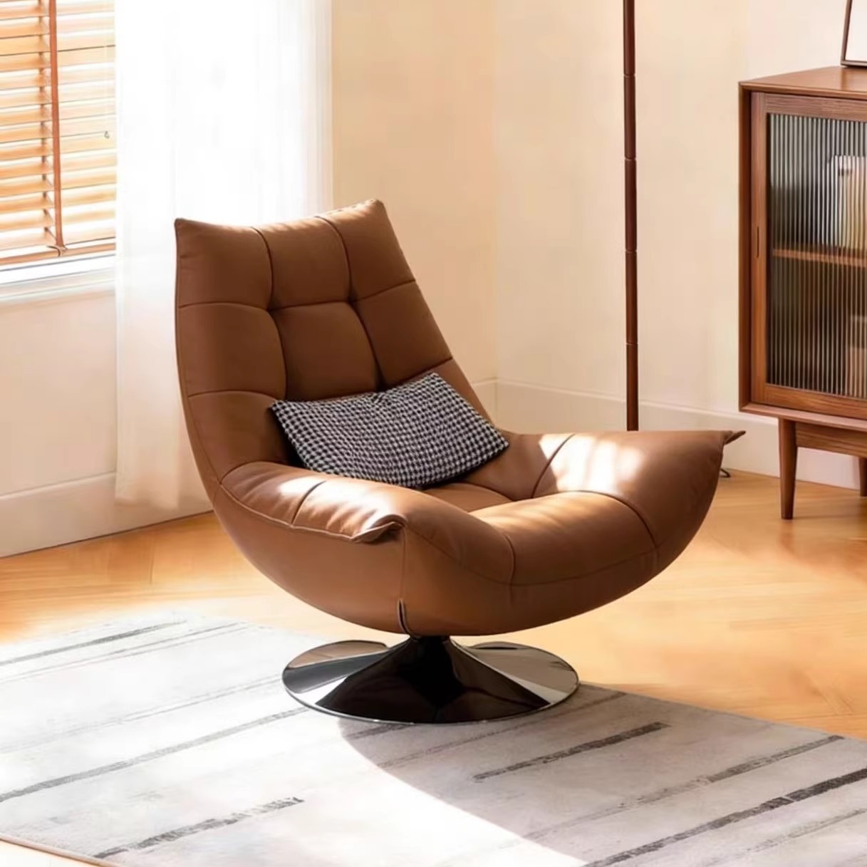 意式轻奢单人沙发椅设计师款创意时尚休闲椅客厅阳台懒人椅可旋转