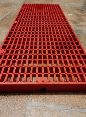 900*300*30PP塑料仓库垫高隔湿防潮人行走道红色塑料格栅板地台板