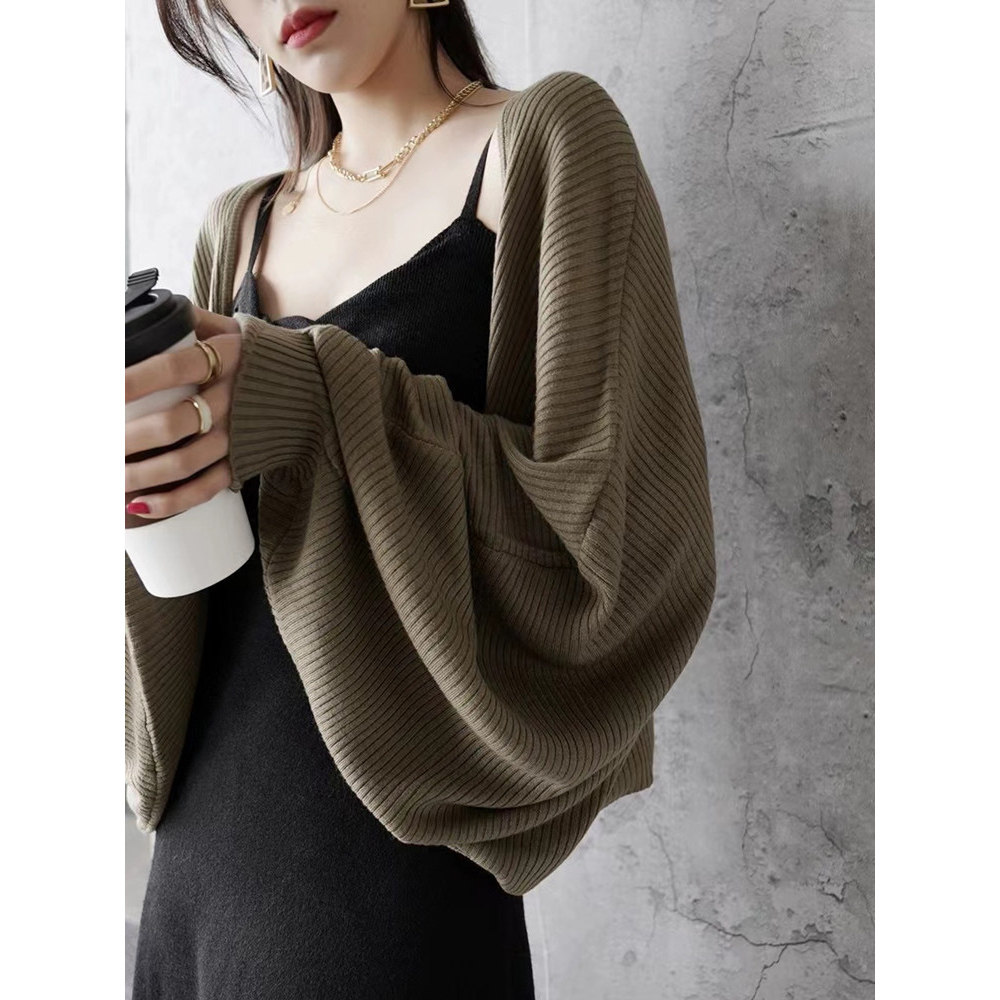 法式优雅冰丝蝙蝠袖针织开衫女夏季高级感防晒披肩薄款长袖小外套