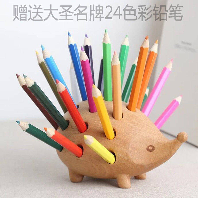 现货北欧工艺品书房摆件小朋友笔筒实木雕刻礼物送24色笔刺猬摆件