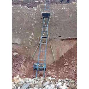 小型电动斜坡上料机 地基运土上料机 轨道河提沙石运输机