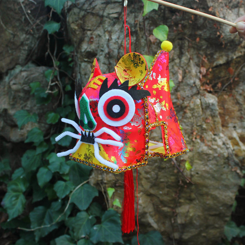 2022新款元宵老虎花灯成品新春非遗古风手提花灯布艺电子发光灯笼