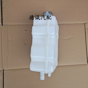 适用胀环昊龙副0箱驾驶室防冻液小水箱货车三环昊龙T28水膨三水箱