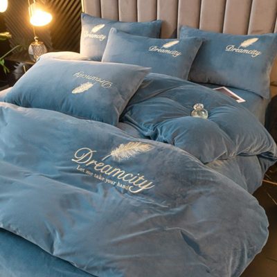 冬天轻奢保暖水晶绒四件套冬季加绒珊瑚绒刺绣被套牛奶绒床单床笠