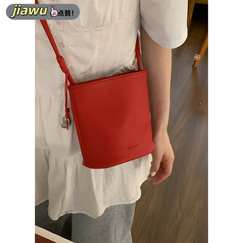 新款时尚红色包包女单肩包简约荔