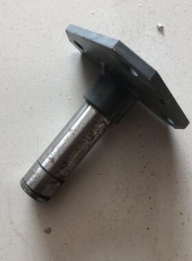 潍柴雷沃RG70领航 精钢收割机配件原厂粉碎机过度张紧皮带轮座