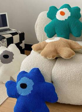 北欧网花朵形抱枕芯靠垫创意腰枕异QNF可爱轻红奢床头靠枕沙含发