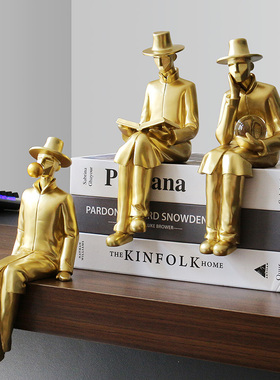 小金人物书桌面书房人偶创意简约现代轻奢风酒柜客厅软装饰品摆件