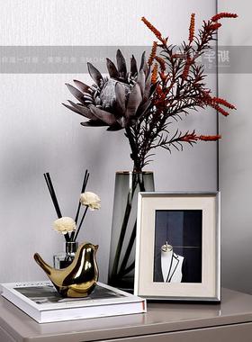 样板房茶几床头柜装饰品摆件高级感软装花艺杂志香薰轻奢现代家居