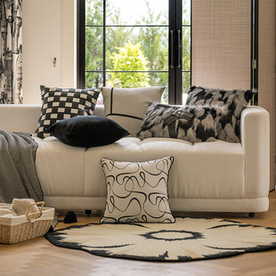 法式轻奢现代简约高级感黑白灰仿真毛皮草沙发卧室样板间靠枕抱枕