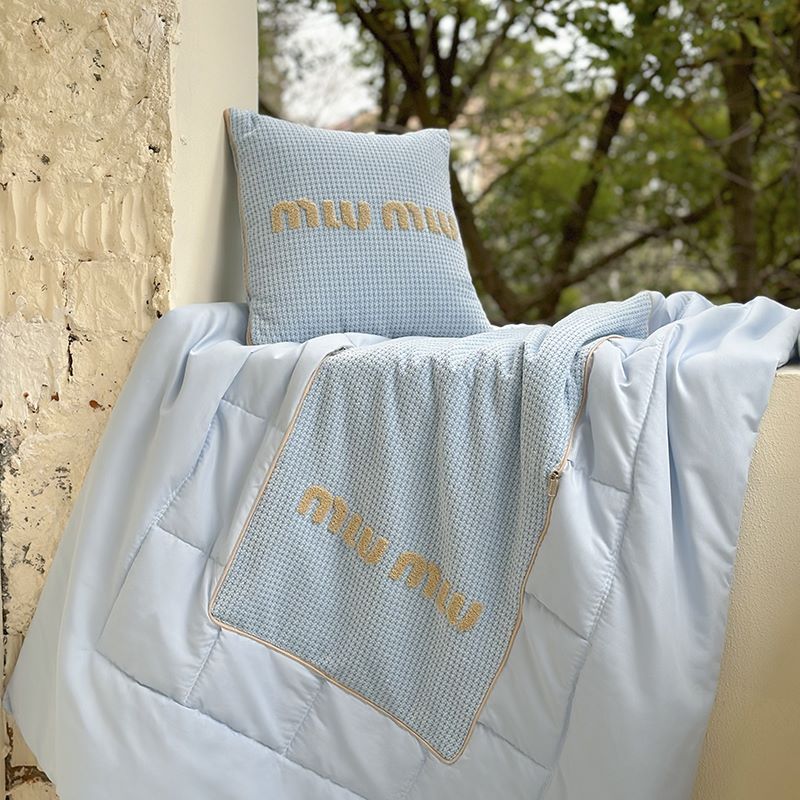 抱枕被子两用加h厚午睡枕头被空调汽车载内靠枕办公室折叠毯二合